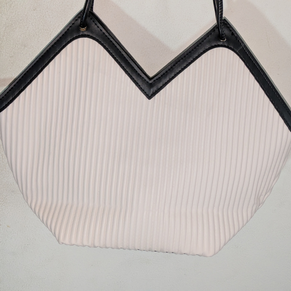Black and Cream Women's Handbag - Picture 5 of 13